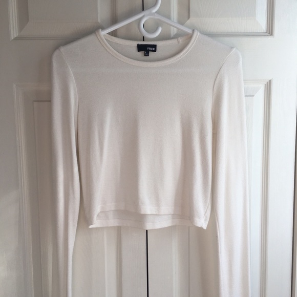 White Aritzia long sleeve crop top - Picture 1 of 2